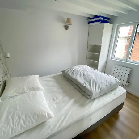 La Maison Bleue Avec Jardin A Holiday home *