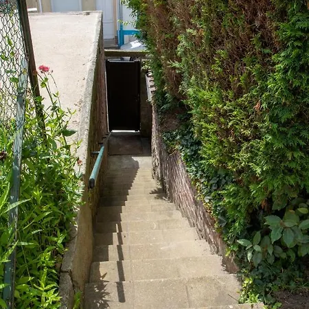 La Maison Bleue Avec Jardin A *
