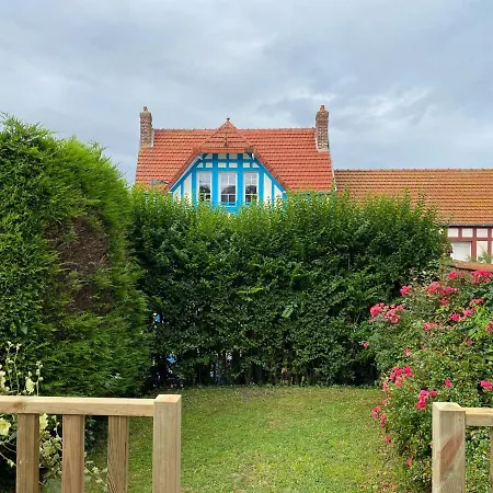 La Maison Bleue Avec Jardin A *