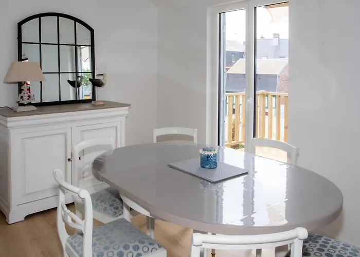 Hébergement de vacances La Maison Bleue Avec Jardin à *